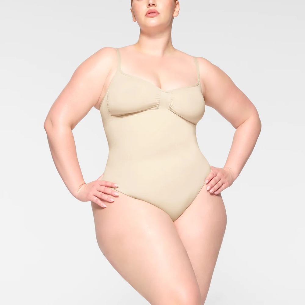 Skims Seamless Sculpt Bodysuit in Sand
